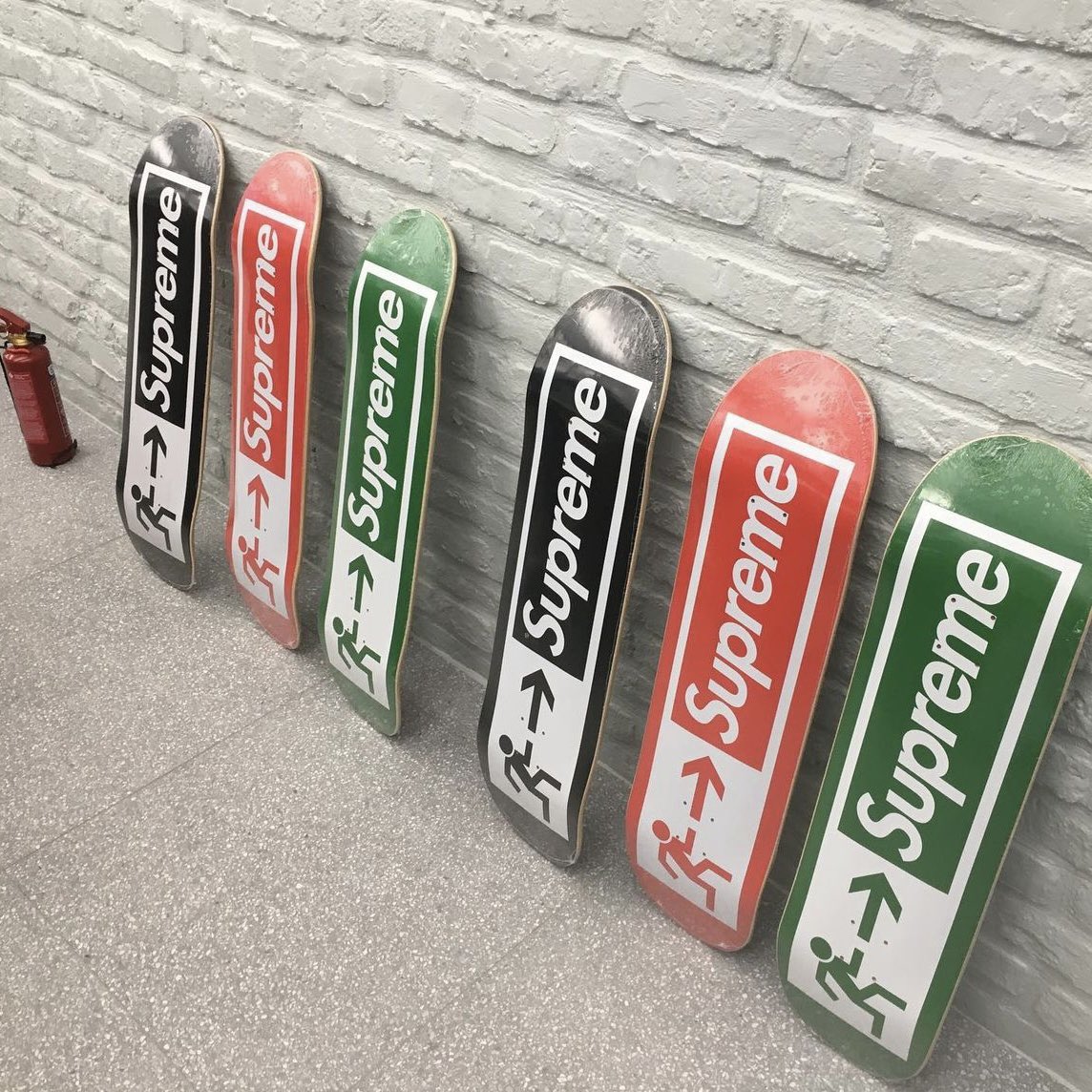 soynachoherrera's tweet photo. Inspiradora visita a la agencia @bureauborsche 👏🏼 Una clase única con @mirkoborsche, un ícono del diseño global.

@TH_Augsburg 
#mirkoborsche #design #branding #editorial #moda #supreme #balenciaga #nike #identitydesign #germany https://t.co/jeUPHx4cRZ