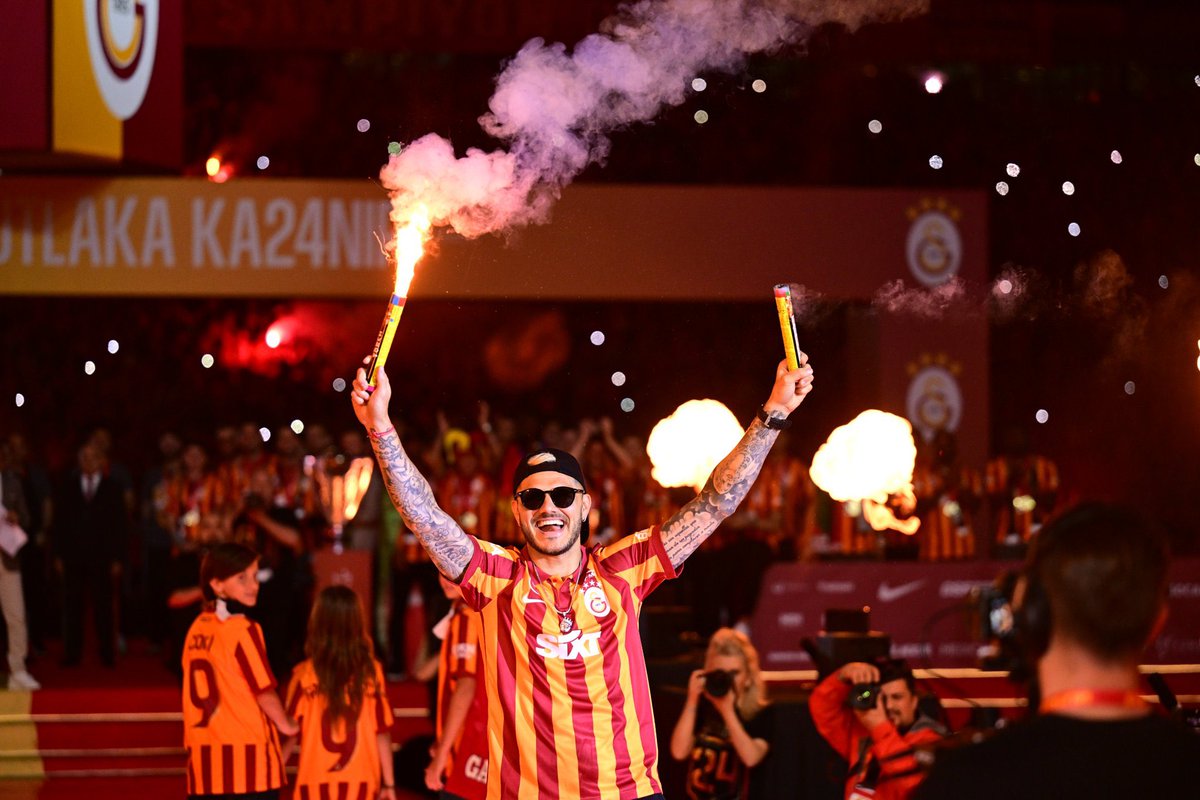 pusholder's tweet photo. Mauro Icardi: "Fener ağlama." https://t.co/BY9S0Cy7cb