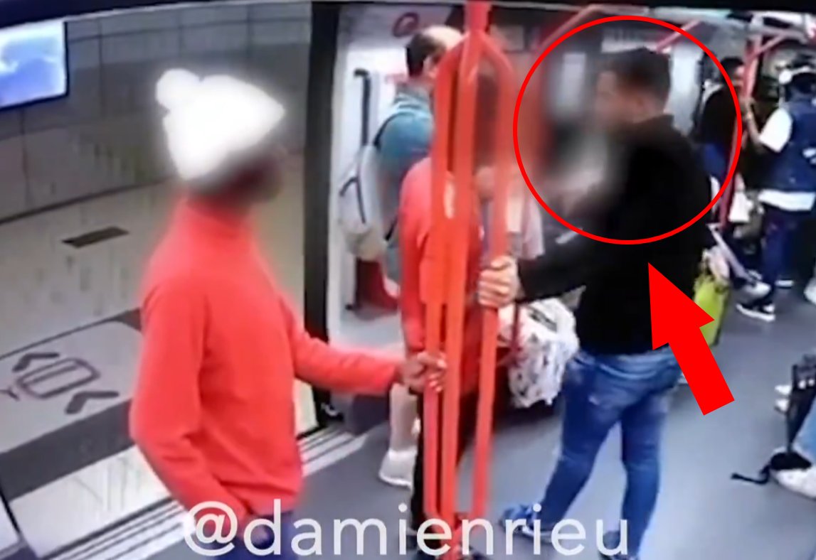 La préfecture s'indigne que la vidéo de l'attaque au couteau dans le métro de Lyon (69) termine sur les réseaux sociaux. Elle appelle à la signaler (MàJ) fdesouche.com/2024/05/27/met…