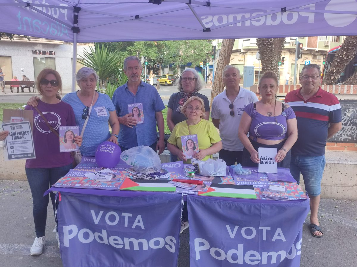 podemalacant's tweet photo. Hoy hemos vuelto a salir a las calles de Alicante para dar a conocer el programa de @PODEMOS para las elecciones europeas. Gracias a la gran militancia de @podemosalicante por su trabajo incansable https://t.co/BHXm47uJD8