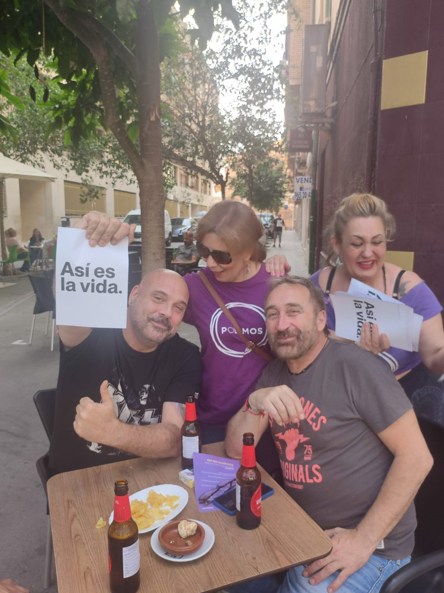 podemalacant's tweet photo. Hoy hemos vuelto a salir a las calles de Alicante para dar a conocer el programa de @PODEMOS para las elecciones europeas. Gracias a la gran militancia de @podemosalicante por su trabajo incansable https://t.co/BHXm47uJD8