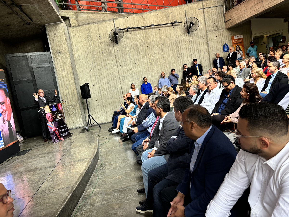 ChacaoAD's tweet photo. Hoy desde @ADemocratica conmemoramos el Centenario del natalicio del Presidente, médico y líder político de nuestro partido Dr. Jaime Lusinchi

Emotivo acto realizado desde el CC de Chacao, recordamos que las grandes obras creadas durante su gobierno son el reflejo de su gestión https://t.co/wcrn4qRULK