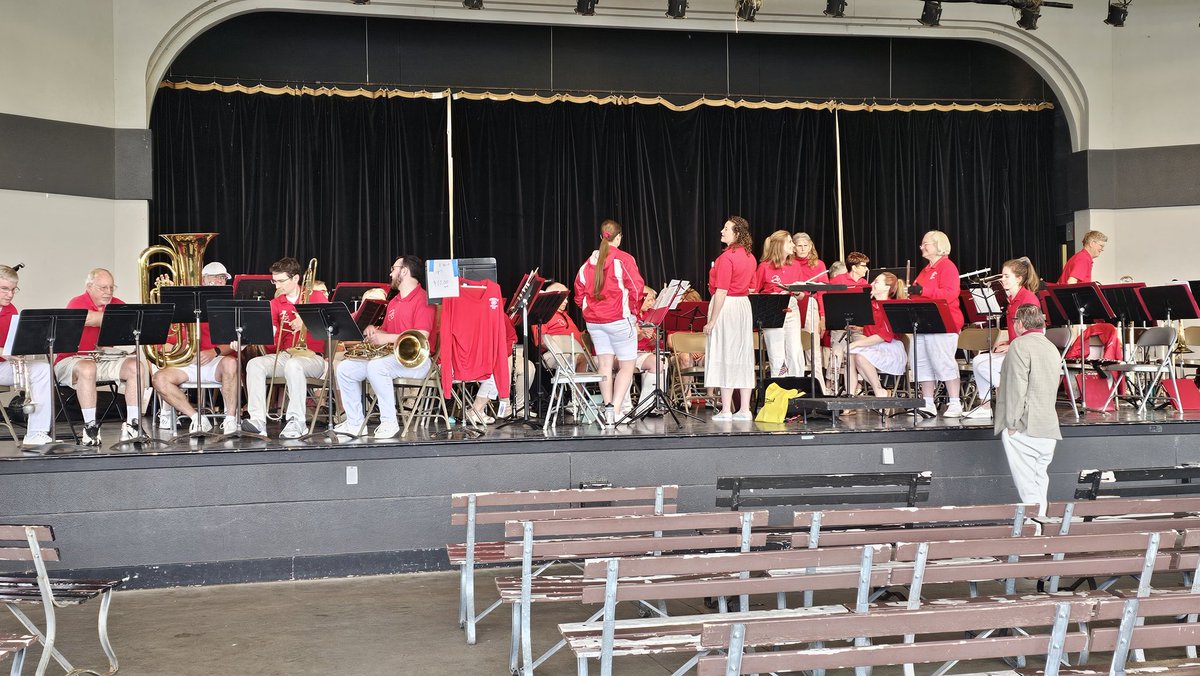 Spending Memorial Day at Como Park listening to Roseville Community Band. #Roseville #MemorialDay