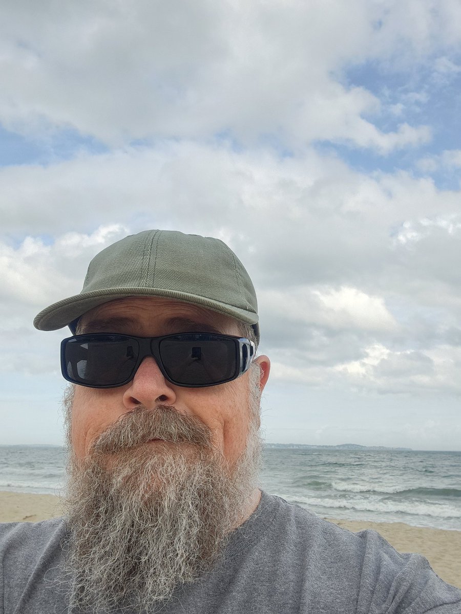 MrB_KBC's tweet photo. Memorial Day at the beach. https://t.co/e2bti5WhVY