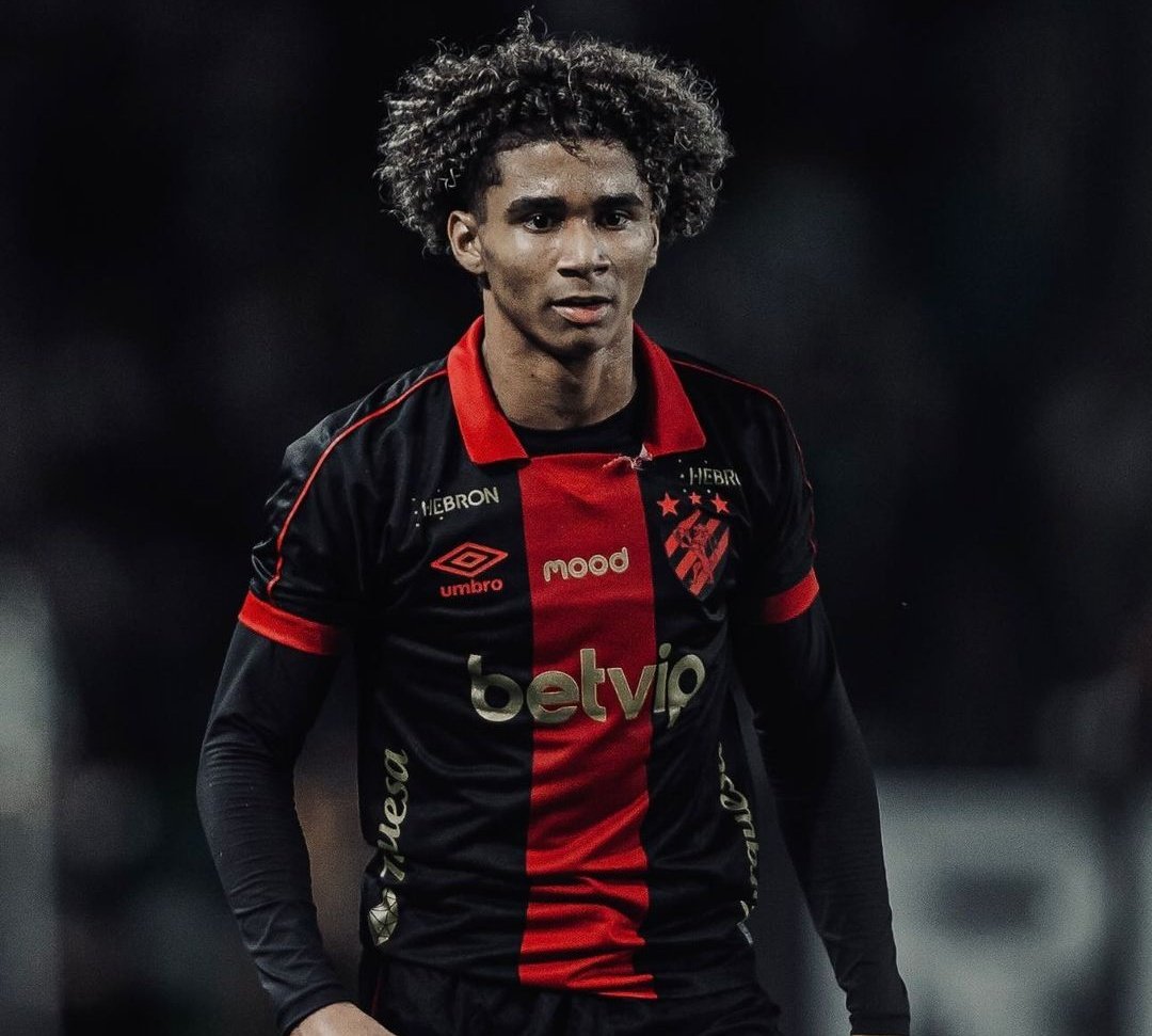 Chelsea avança para contratar o lateral direito Pedro Lima, de 17 anos, do Sport.

As negociações entre os Blues e o Leão da ilha já estão acontecendo.

🗞️ <a href="/DuncanCastles/">Duncan Castles</a>