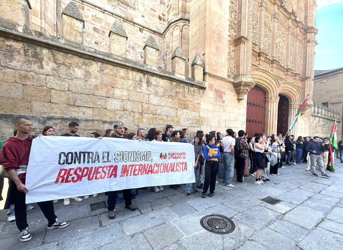 En la Universidad de Salamanca, esta mañana, me encuentro con una manifestación de estudiantes solidarios con Palestina. La ola de reclamo de justicia y alto el fuego recorre los campus del mundo.