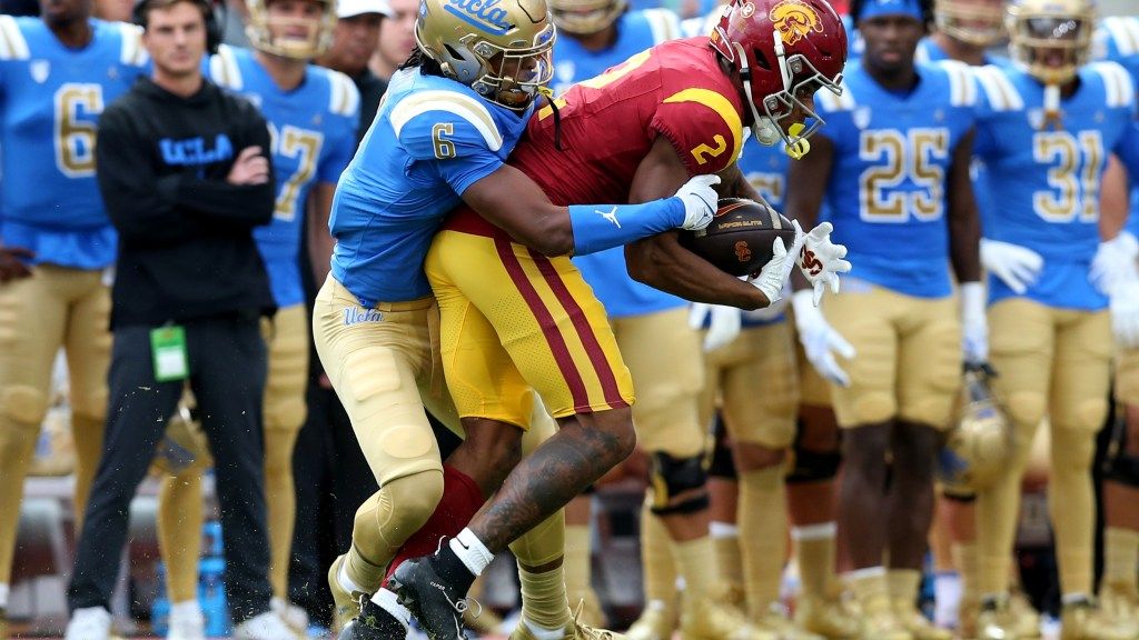 UCLA anger at D'Anton Lynn has subsided after switch to USC football trojanswire.usatoday.com/2024/05/24/ucl…