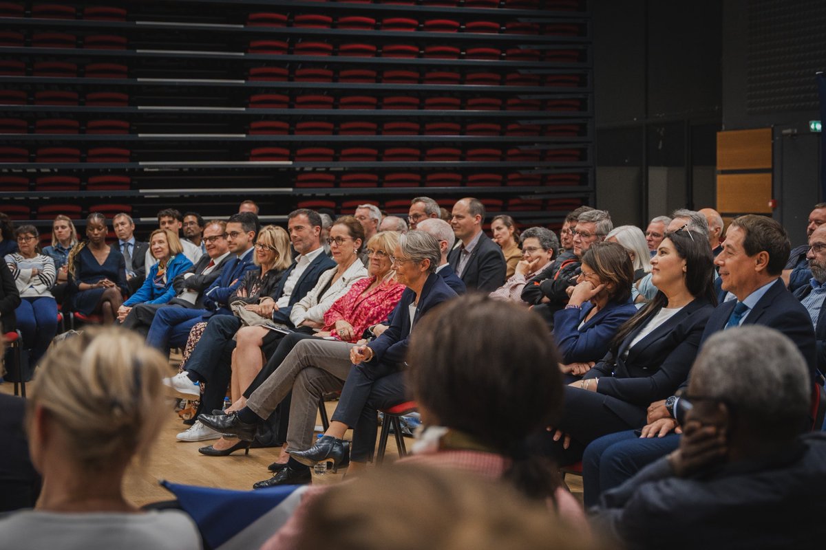 77Renaissance's tweet photo. Ce soir, Coulommiers a parlé Europe avec @franckriester aux côtés d’@Elisabeth_Borne, de @NathalieLoiseau, @sandrogozi et @fabienne_keller ! 

Pour une Europe puissante, votez @BesoindEurope avec @ValerieHayer 🇪🇺

Le 9 juin, 1 seul jour, 1 seul tour. https://t.co/pOlt5Sinex