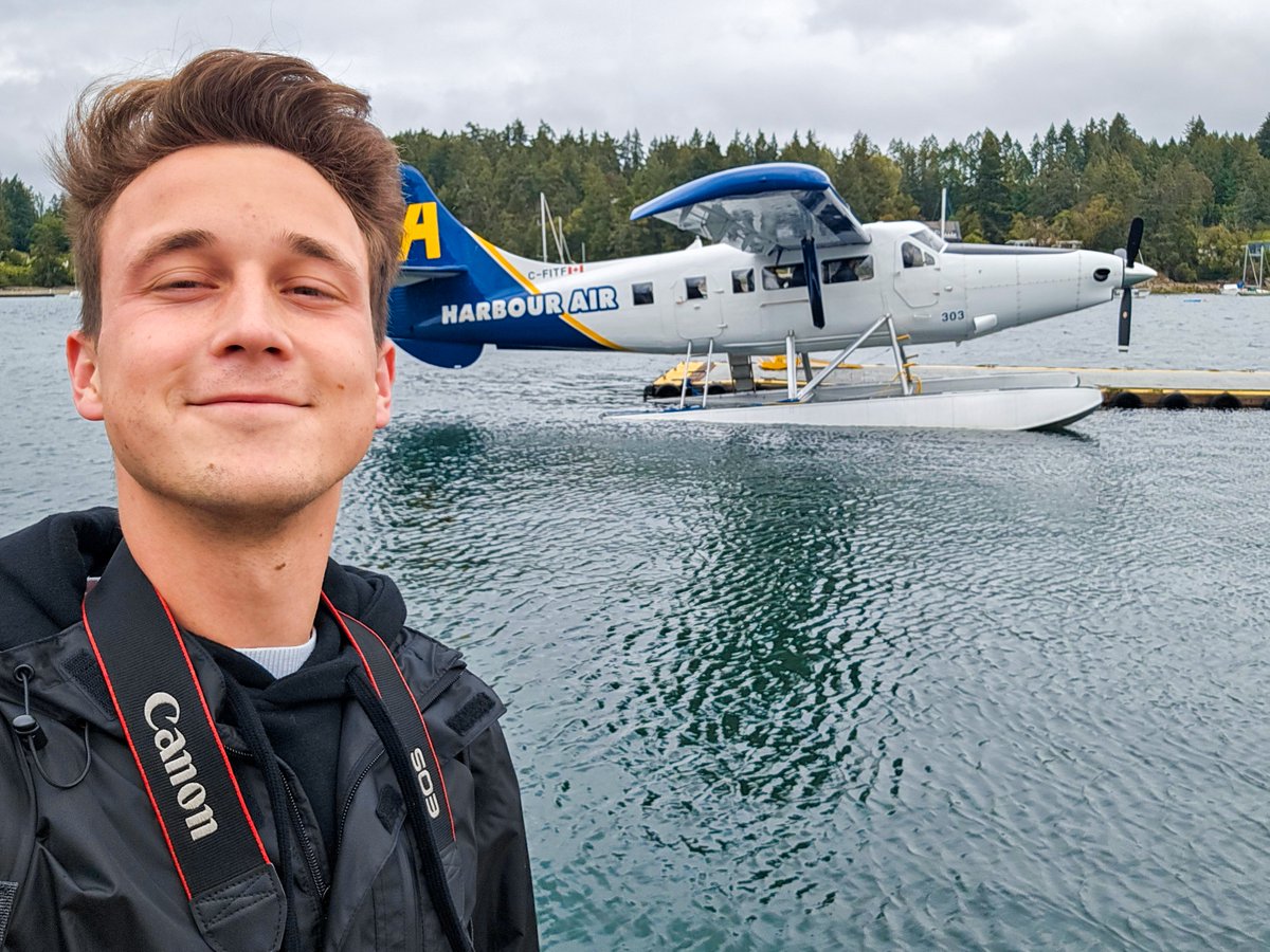 What a memorable experience to fly my first-ever seaplane sitting upfront in the cockpit 🥹✈️🇨🇦

Big thanks to @HarbourAirLtd and Ilke, my captain, for the quick hop to Salt Spring Island from Vancouver.

Stay tuned for the full flight video soon on @airwaysmagazine 
#HarbourAir