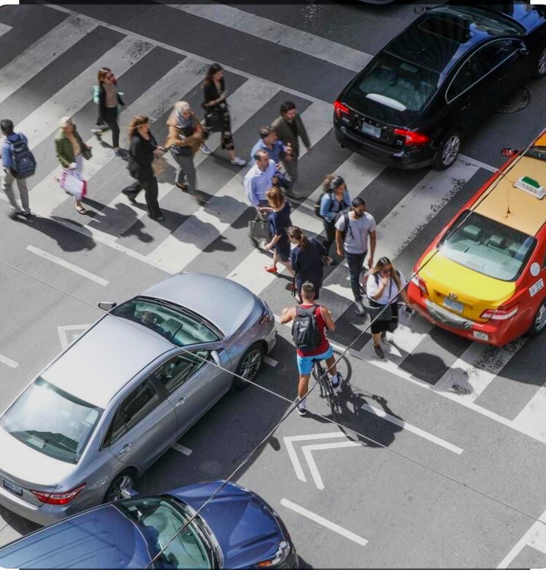 PCPappy's tweet photo. To avoid getting stuck in an intersection during gridlock, ensure there's enough space to clear it before entering. Wait for traffic to move ahead and never block cross traffic. Patience keeps traffic flowing smoothly! #TrafficTips #DriveSmart #PappysTips #DriveSafe https://t.co/jw17Wcegpp