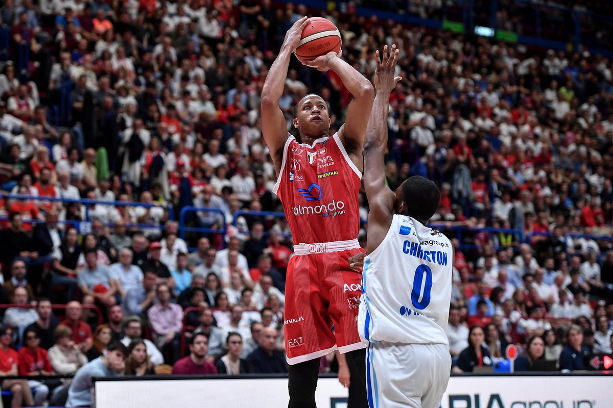 48-42 Olimpia. 3:39 da giocare nel terzo #insieme #ForzaOlimpia