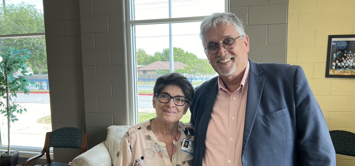 Highlight of the week, for me, was meeting up with retired former Children’s Defense Fund-RGV executive director Luisa Saenz, at the Valley View-UTSA awards ceremony. Wow, what an honor. Like being in the company of Valley royalty.