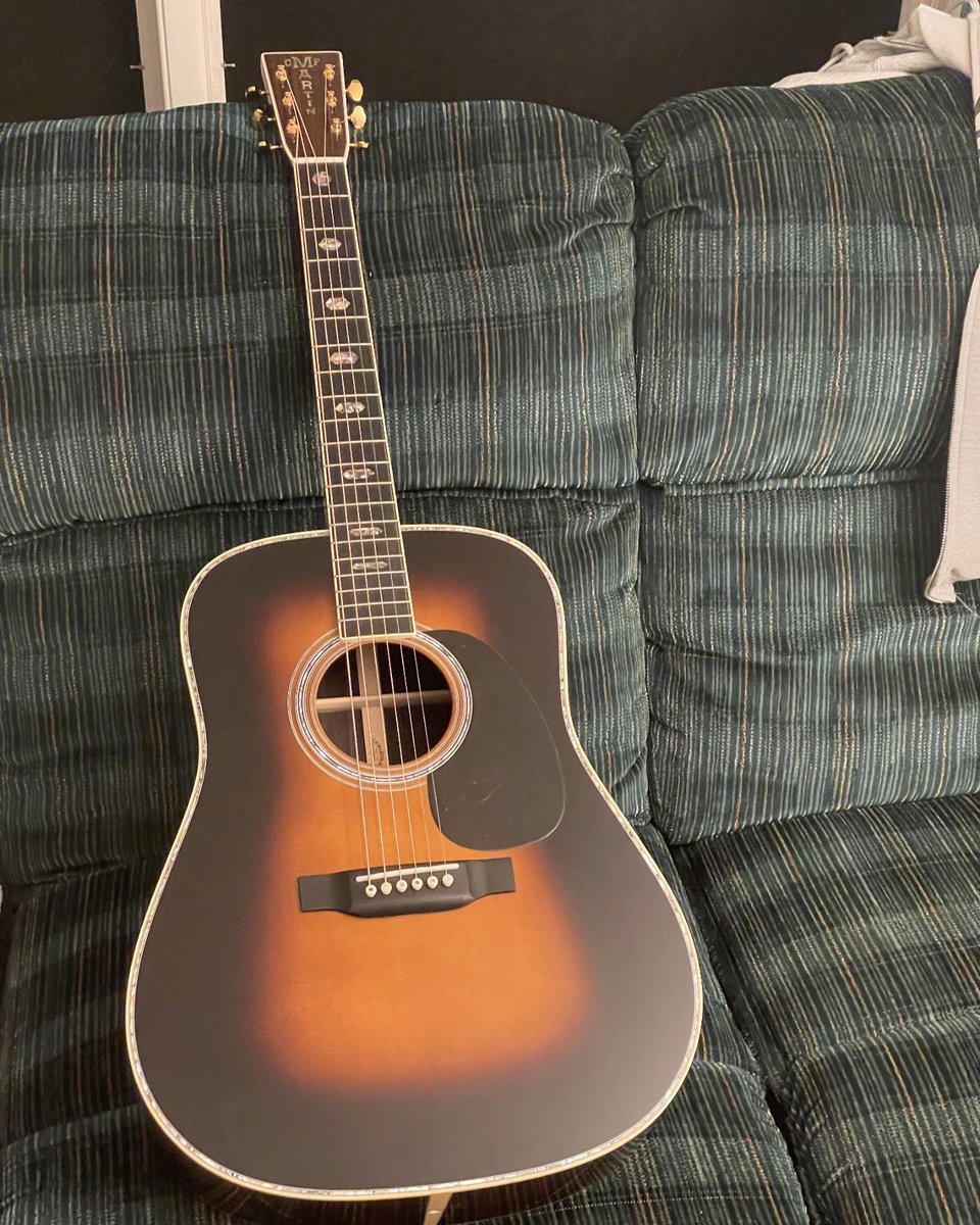 Just like me…this one’s made in Pennsylvania!! Safely welcomed home this Martin D-41 🏡 

Excited beyond words to let it ring and share its incredible tone with all of you 🎶 

#martin #d41 #acoustic #guitar #newguitar #pa