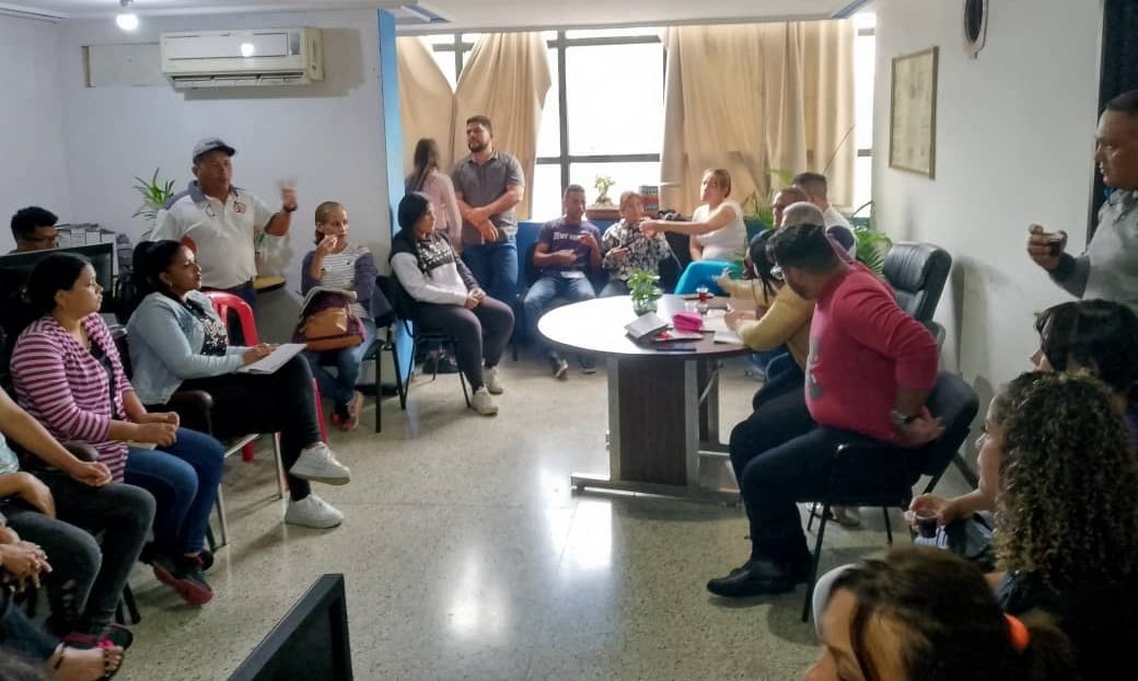 CojedesUNT1's tweet photo. #27May|| Reunión de equipo político #UNTCojedes, liderada por el pdte. @VillanuevaUNT para evaluar las visitas del fin de semana pasado a los mcpios. #Tinaquillo y #LimaBlanco.
Nos organizamos para la próxima gira regional en las comunidades del municipio #Ricaurte.
#UNTContigo https://t.co/FoXVm8XM96