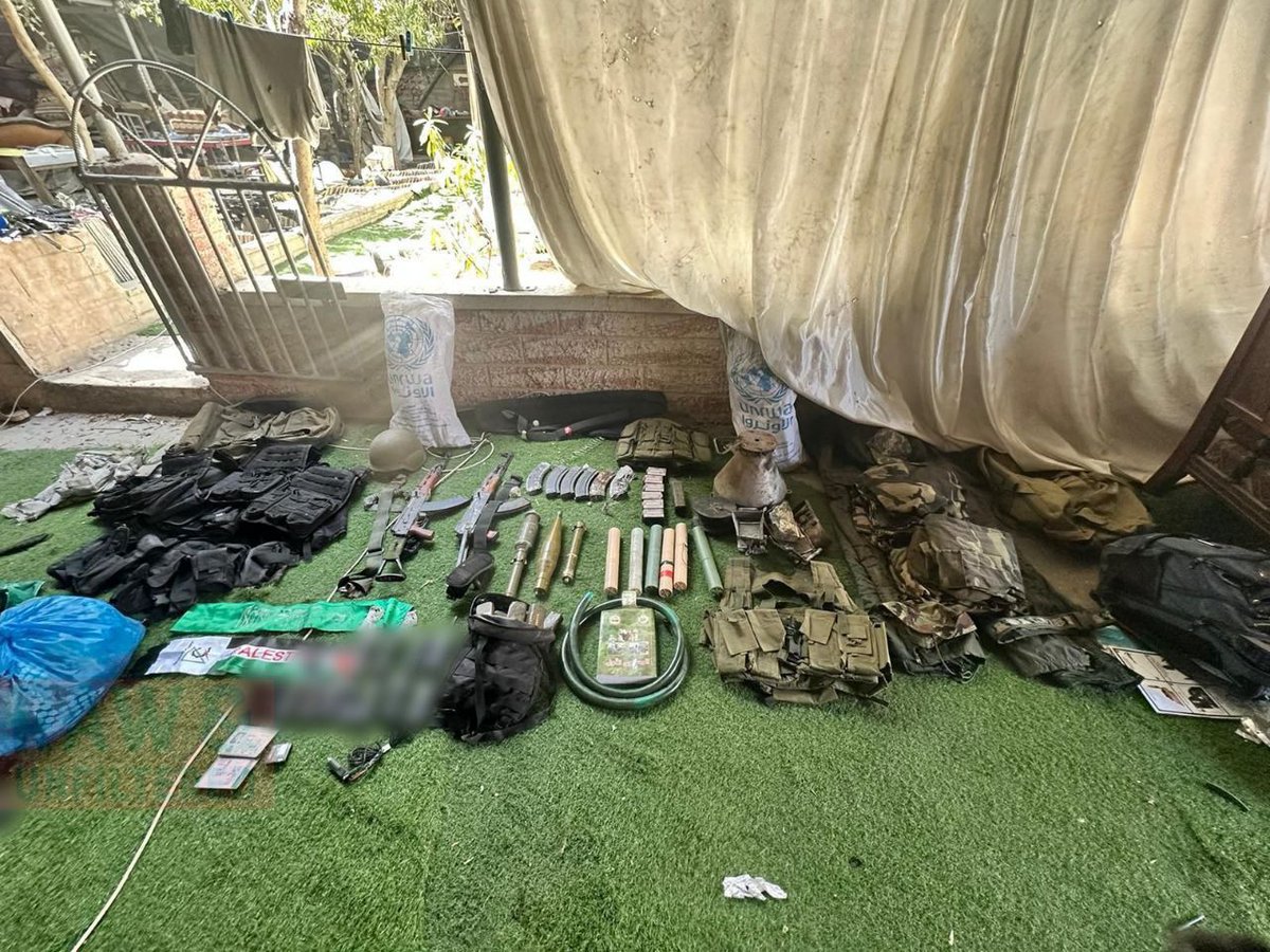 🚨Israeli military operating in northern Al-Aqsa flood Gaza's Jabaliya found a cache of weapons, the location of which had been obtained from a captured operative, the military says.🔻