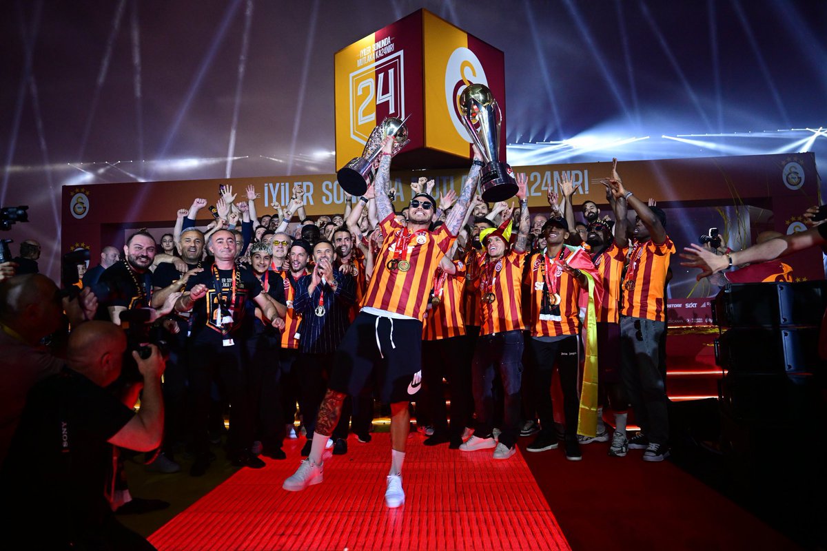 baranmontage's tweet photo. şu fotoğrafı çekene ayrı yayınlayana ayrı ödül verilmeli ne icat ettin ya https://t.co/MD9qJk5Pwa