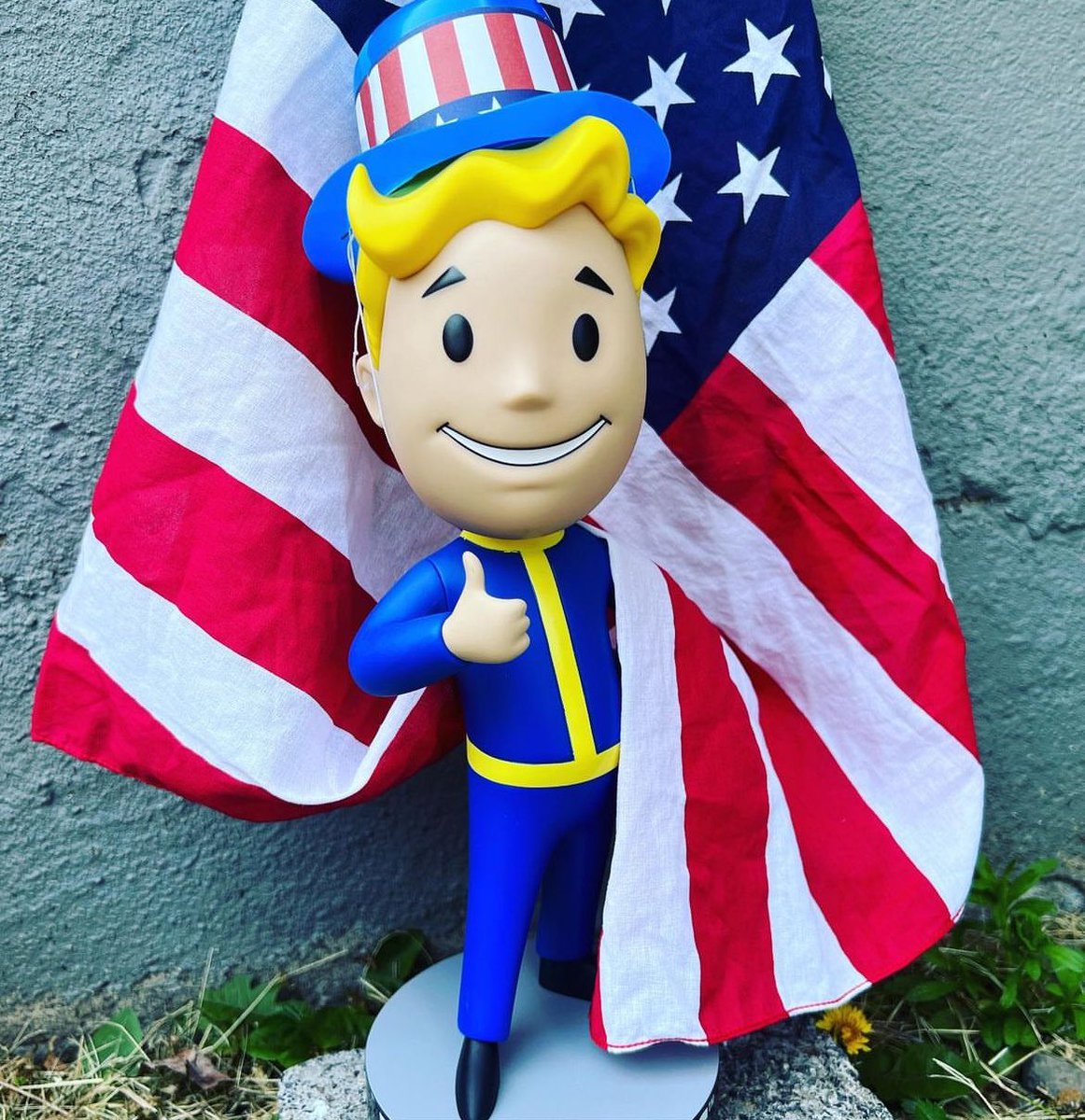 Thank you to the brave men and women who have made the ultimate sacrifice. This Memorial Day and always let us remember those who courageously gave their lives. 💙 #memorialday #fallout