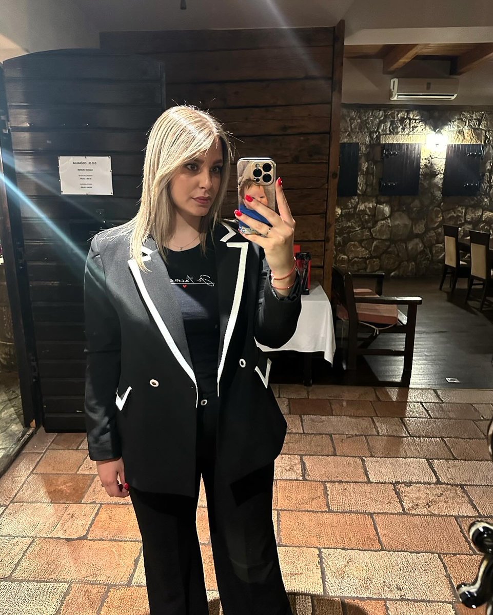 zelenooka_00's tweet photo. gospodjetina https://t.co/34bPxPTL0a
