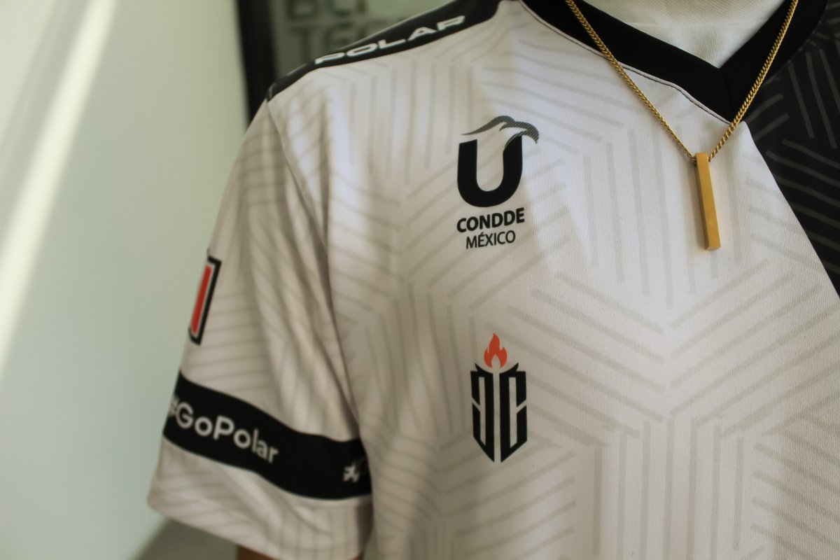 <a href="/heyitsconchita/">mini seashell</a> y su servidor como modelo les preparamos una sesión de fotos para presentarles la jersey de <a href="/PolarSquadMX/">Polar Squad Esports</a> y <a href="/TeeGamingOrg/">Tee Gaming</a>  edición especial de #CollegeCollision que usaron los muchachos en Aguascalientes 🤠🔥