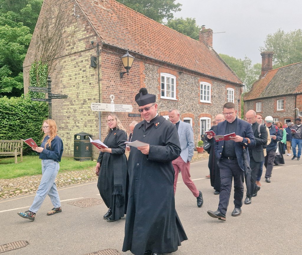 A jolly day &amp; lovely atmosphere with <a href="/scpeurope/">SCP Europe</a> sisters &amp; brothers from Norfolk, Suffolk &amp; Texas <a href="/ShrineOLW/">The Shrine of OLW</a> National Pilgrimage today! Excellent sermon &amp; uplifting music. Good to see old friends &amp; new &amp; join with prospective SCP members too. Our Lady of Walsingham, pray for us 🙏