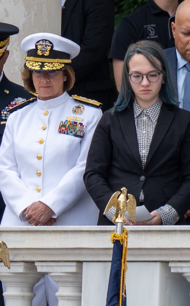 It figures that the DEI-obsessed @USNavyCNO’s adult daughter has blue hair