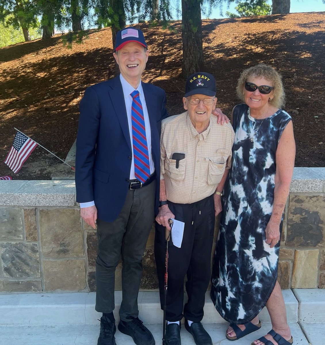 Southern Oregon showed again the importance of #MemorialDay with today’s sacred & special remembrance here at Eagle Point National Cemetery. We can never forget the fallen heroes who gave all of us as Americans the freedoms to worship freely, gather peaceably & speak openly.