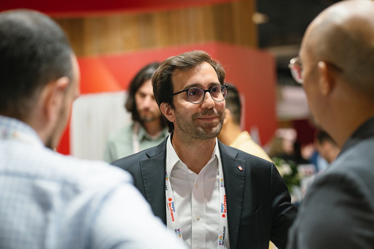 ivadolabs's tweet photo. De retour au Canada après une expérience très enrichissante à @VivaTech où nous avons cultivé nos liens avec l'écosystème IA canadien tout en bénéficiant d'un éclairage précieux sur les approches IA présentées par le gouvernement et l'industrie française! 🇫🇷🇨🇦
#VivaTech #ScaleAI https://t.co/CeRHZaG4Rq