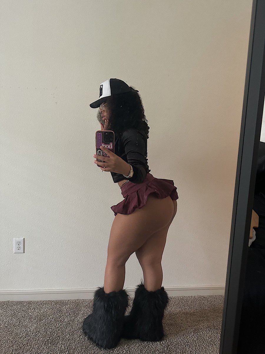 liamirandalinzy's tweet photo. mini skirt type of girl https://t.co/QBfg3SnN94