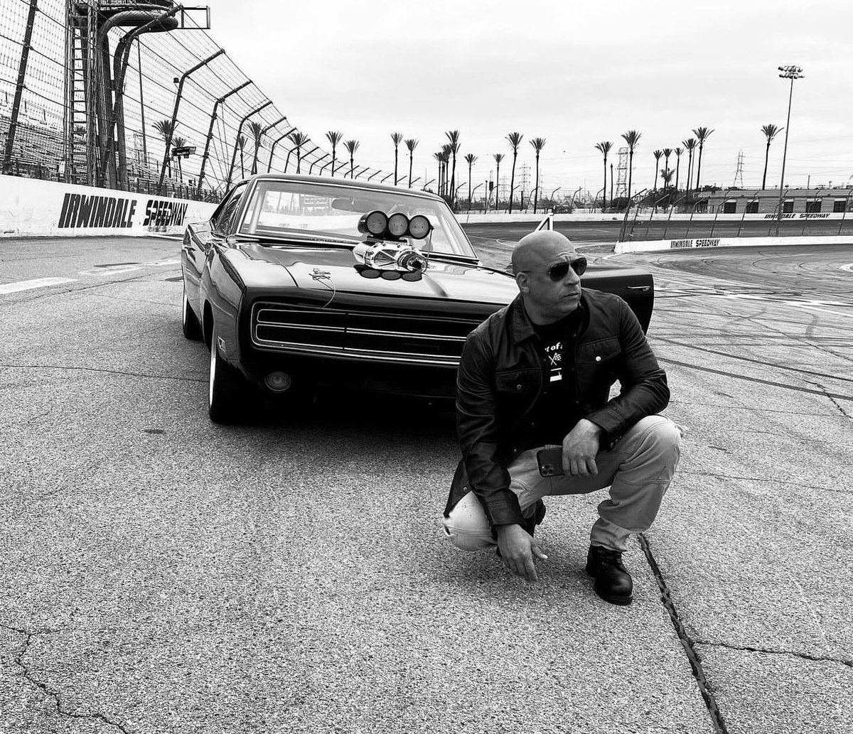 ¡EL REGRESO DE LA FAMILIA! 🚘🔥

El actor Vin Diesel compartió esta nueva imagen desde el rodaje de 'RÁPIDO Y FURIOSO 11'.

Estrena en 2026 en cines.

#FastAndFurious11 #FastAndFurious #Fast11 #RápidosYFuriosos11 #RápidosYFuriosos