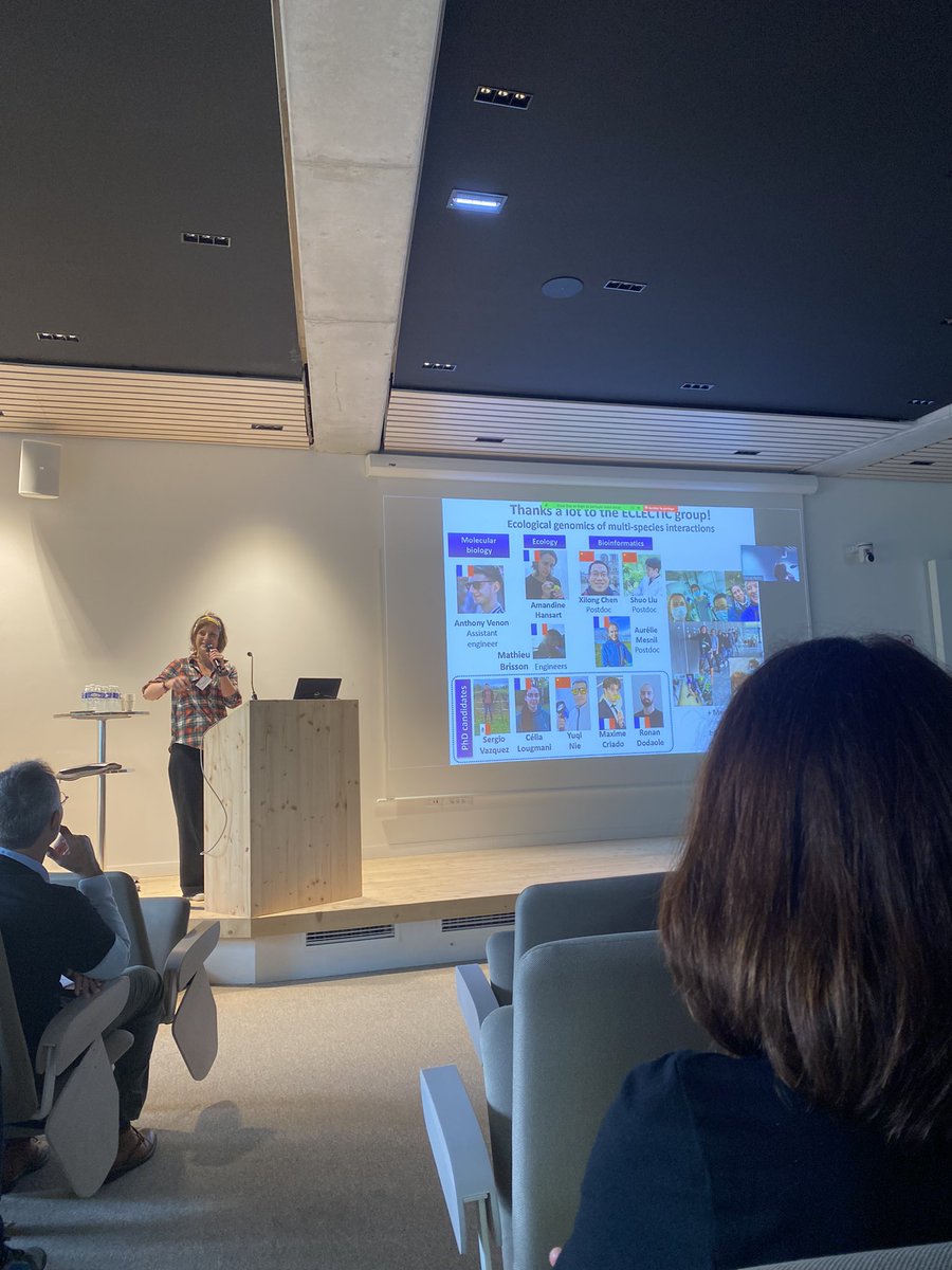 Plongée dans l’histoire de la domestication des pommiers. Nice talk of <a href="/CornilleAmand/">Amandine Cornille (she/her)</a> at <a href="/CNRGV/">CNRGV - INRAE</a>