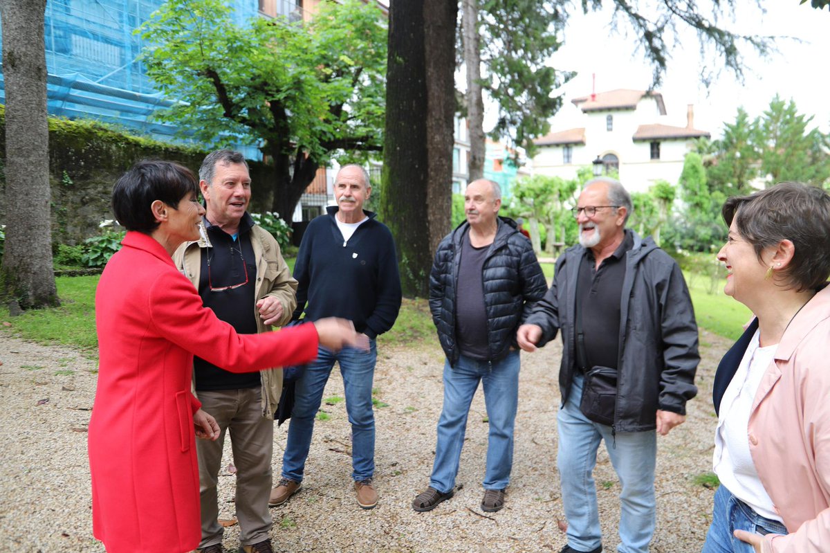 EhBilduOiartzun's tweet photo. 💥❤️✊🏾 Gaur Maddalen Iriarteren eta Aimar Etxeberriaren bisita izan dugu Oiartzunen.

Euskaldunon hitza Europan izan dadin, ekainaren 9an #BozkatuEHBildu!

#OrainErrepublikak https://t.co/XtxnTi2oR3