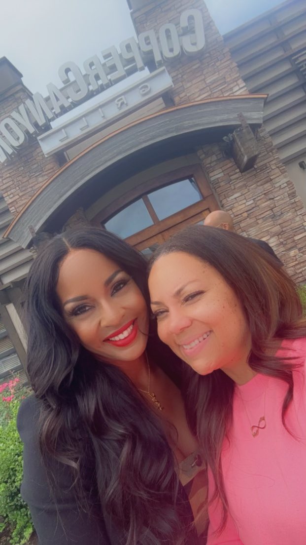 Great seeing the family <a href="/AikishaHolly/">AIKISHA Holly Colon💋</a> <a href="/willcolon66/">Willie Colon</a> today in the DMV… great food and great convo ✊🏽 #LAMDC X #BelleCollective <a href="/eranatyler/">Erana Tyler</a>