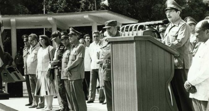 «A nuestro pueblo y a usted, Comandante en Jefe, informo: ¡la Operación Carlota ha concluido!», expresó el General de Ejército Raúl Castro en 1991. #CubaViveEnSuHistoria #LatirXUn26Avileño #GuerrerosDeLaTrocha