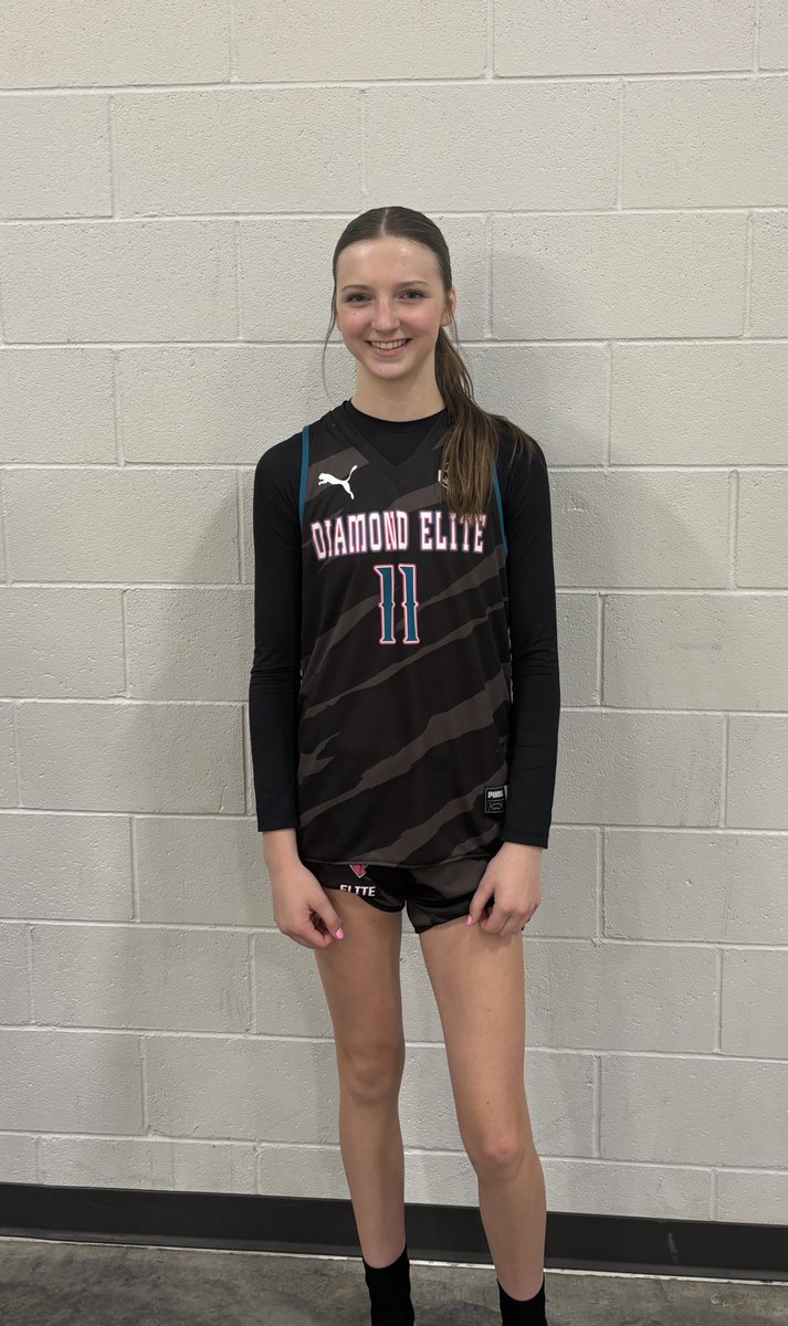 Addison Peck #11 from Diamond Elite, a talented player in the 2027 class who brings versatility and skill to her team.
🔹 Addison stands out as a sharp shooter, consistently knocking down shots from distance and proving to be a reliable scoring option for her team.
🔹 Beyond her