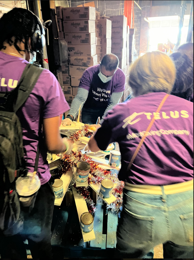 heshooma's tweet photo. Always an amazing experience volunteering for @TELUS Days of Giving and making a real difference in our local communities. Thanks to everyone who joined me at @FeedScarborough and got their hands dirty in the warehouse for an amazing cause #TDOG https://t.co/Zf9onCzPjv
