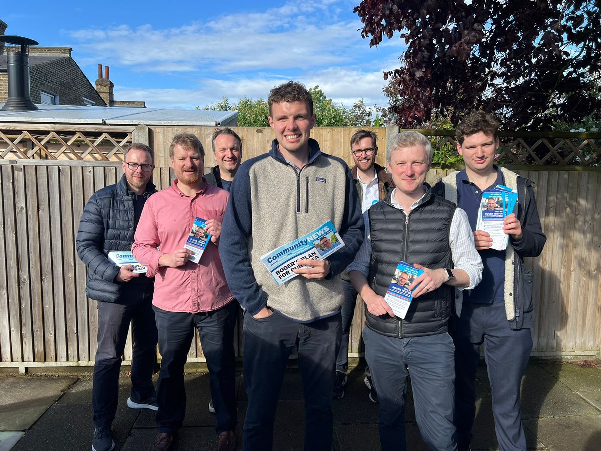 I missed the rain whilst out campaigning for @CharlieJSDavis in Eltham and Chislehurst earlier! Vote @RogerMTester and @CharlieJSDavis!