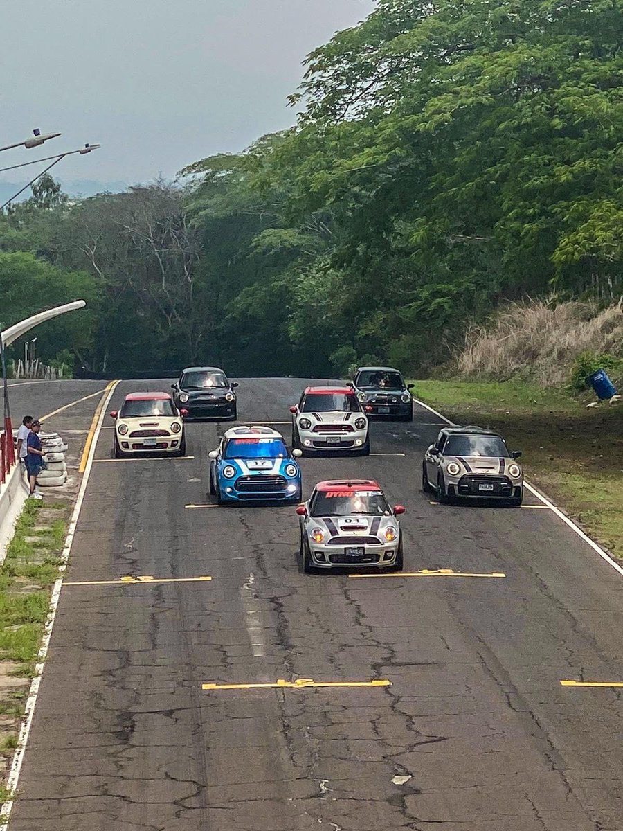 clubminifan's tweet image. Clubes MINI  de Panamá, Guatemala y El Salvador, realizaron un TRACK DAY en el Autódromo El Jabali en El Salvador #minifan #minicooper