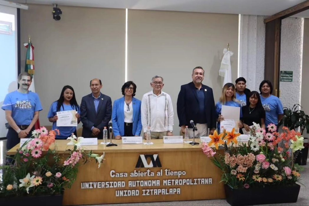 dcbiuami's tweet photo. ¡El Instituto Carlos Graef 2024 fue todo un éxito! 🎓 así vivimos nuestra ceremonia de clausura.  #InstitutoCarlosGraef #UAMIztapalapa #Telemedicina #EnergíaEléctrica #CienciaYTecnología #Innovación #EducaciónSuperior #OrgulloUAM 🌟💡📚 https://t.co/rxxnr5czHJ