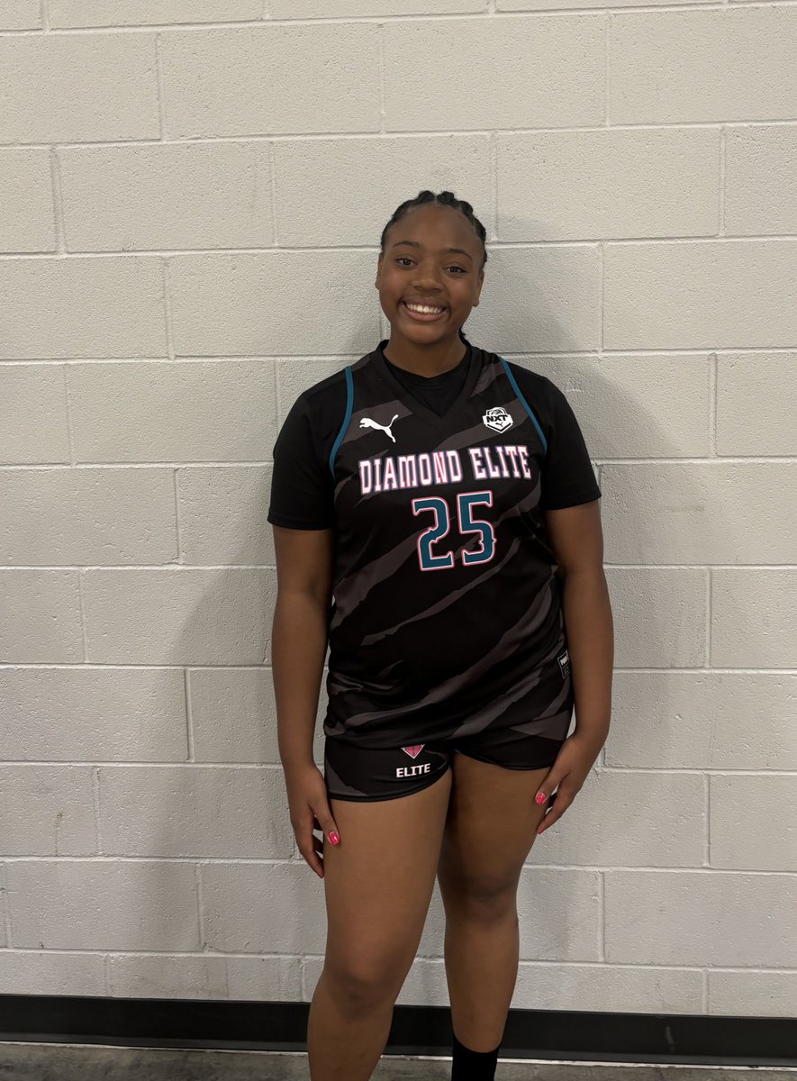 Ma’Lon McCoy #25 from Diamond Elite, class of 2027, known for her strong presence in the paint.
🔹 Ma’Lon excels as a rebounder, consistently securing crucial boards that give her team additional scoring opportunities and defensive stops.
🔹 She plays a pivotal role as a