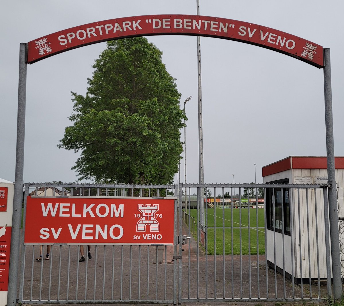 Scholencomplex op terrein van sv VENO?
Vanavond is er een overleg geweest met sv VENO. Voor de CPB is het geen kant-en-klaar plan. Er zijn nog veel vragen, zoals: Welke locaties zijn er onderzocht? Waarom geen complex met 3 scholen? Is het participatieproces goed gegaan?