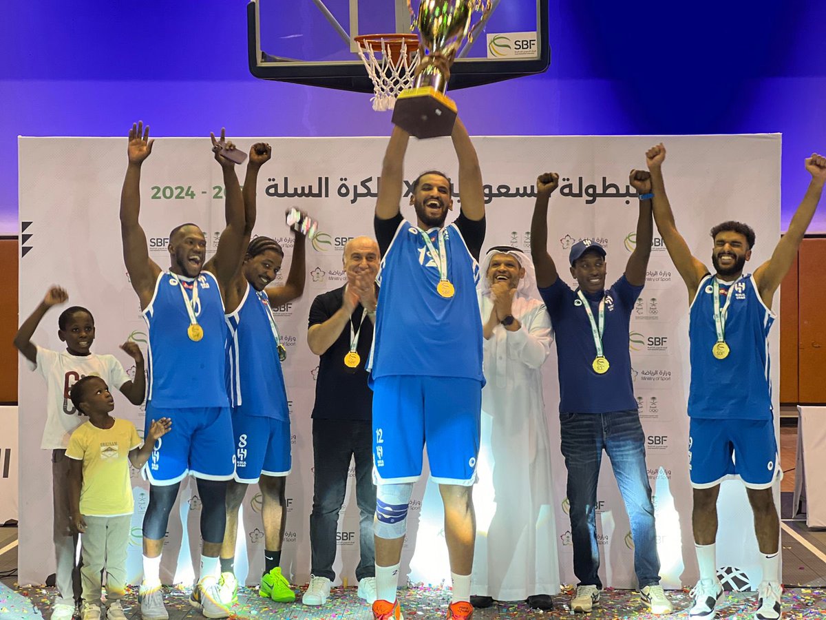 سلة ( الزعيم ) سلة البطولات الاستثنائية 🏀💙 tweet media