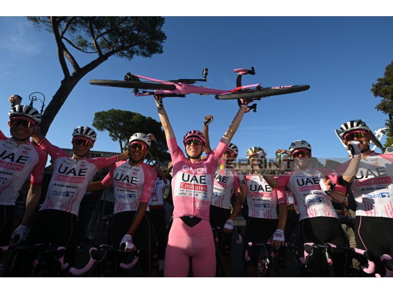 #BlaBlaBike fa il punto sul #GirodItalia di #Pogacar col suo direttore sportivo #Baldato
«Ha fatto forte le crono per 'riscattarsi'
Più gli dici 'Tadej, non occorre...' più fa il contrario»
E #Matxin dà il voto finale alla #UAE
tuttobiciweb.it/article/171684…