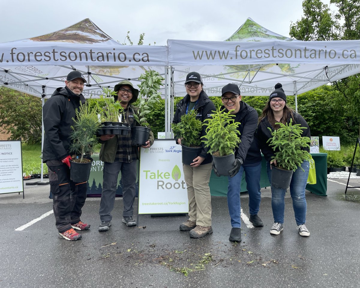 On Saturday, we had our first #TakeRootYorkRegion pick-up! It was great to see people's enthusiasm as they received their new plants! @YorkRegionGovt residents you still have time to buy your trees & wildflower kits for pick-up in Vaughan. Limited supply! treestakeroot.ca/community/York…