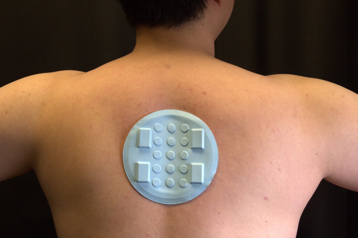 PNASNews's tweet photo. To be fully immersed in a virtual world, you must be able to feel that your body is present in the imagined world. A thin, flexible wireless platform can convey sensations of touch and temperature to human skin. In PNAS: https://t.co/AysCPmKG1s https://t.co/6vv70NcV45