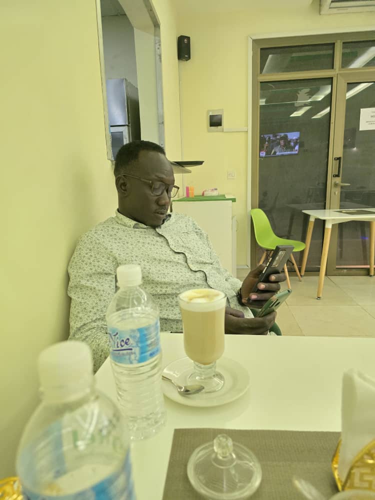 القوياء فقط هم من  يبقون بفردهم و لا تزعجهم الوحدة