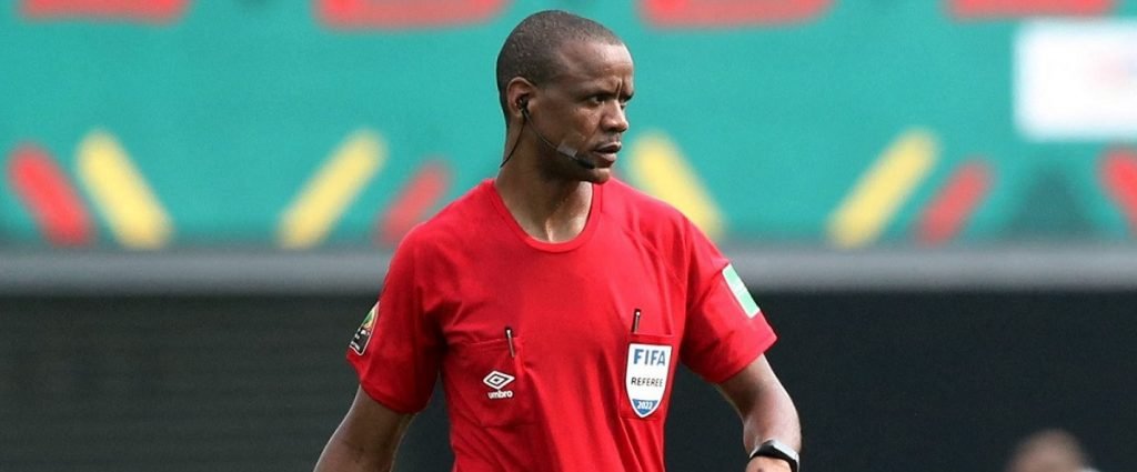 mohlekingFUT's tweet image. L'arbitre de la KINGS LEAGUE 🤣... Le format est incroyable mais la corruption est visible a l'oeil nu 👀