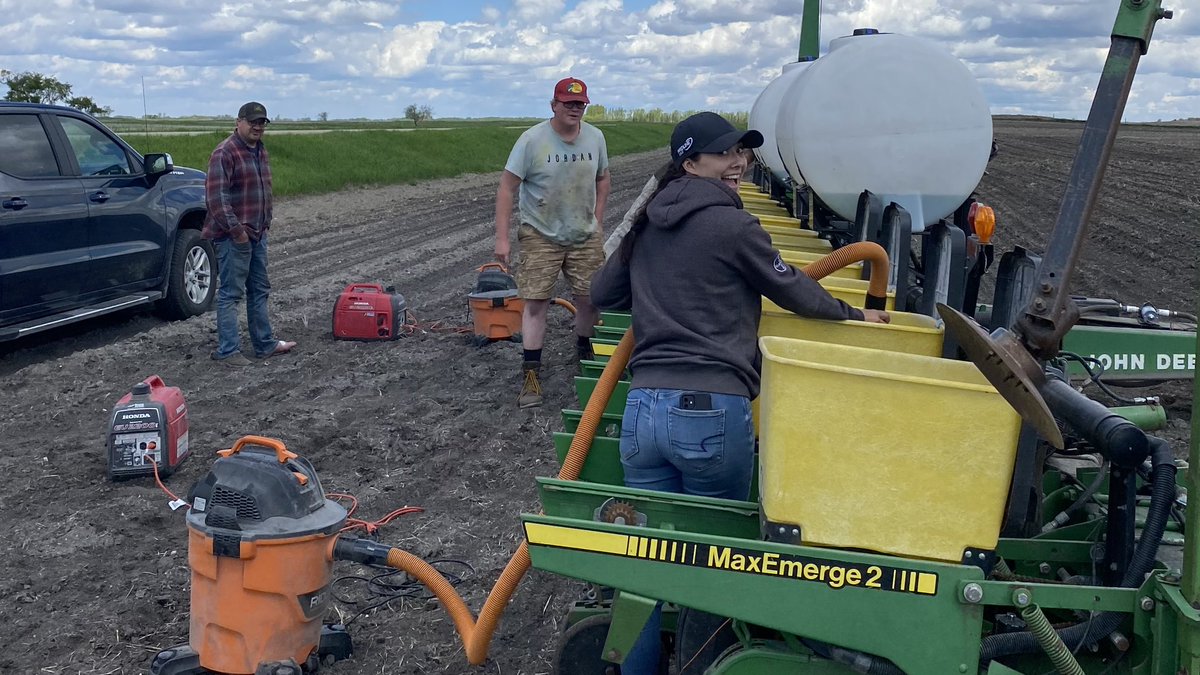 Corn trials ✔️🌽 

Excited to see how our new EXP hybrids perform throughout central MB. A big thanks to all our trial cooperators!! 
<a href="/Bayer4CropsCA/">Crop Science Canada</a> <a href="/DEKALB_Canada/">DEKALB Canada</a> 
#teambayer