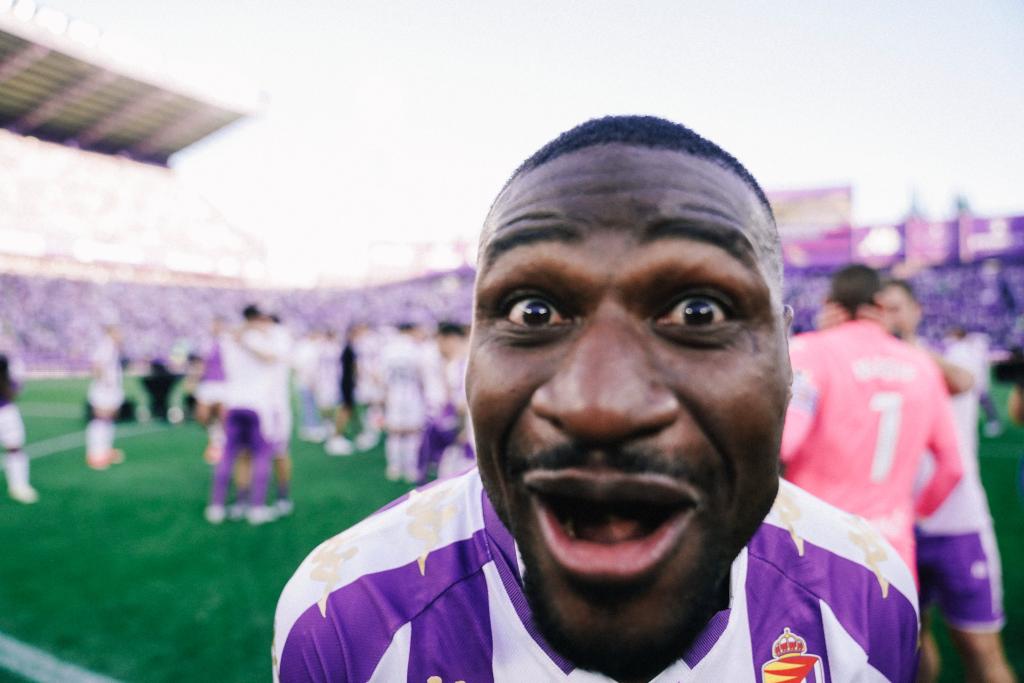 Jaime_Rote's tweet image. ⚽ El gol de Sylla ayer fue de lo más épico que he vivido en Zorrilla.

He visto muchos vídeos en redes desde diferentes planos, y me gustaría tenerlos todos.

🧵 Abro hilo en comentarios para que dejéis cada uno vuestro vídeo.