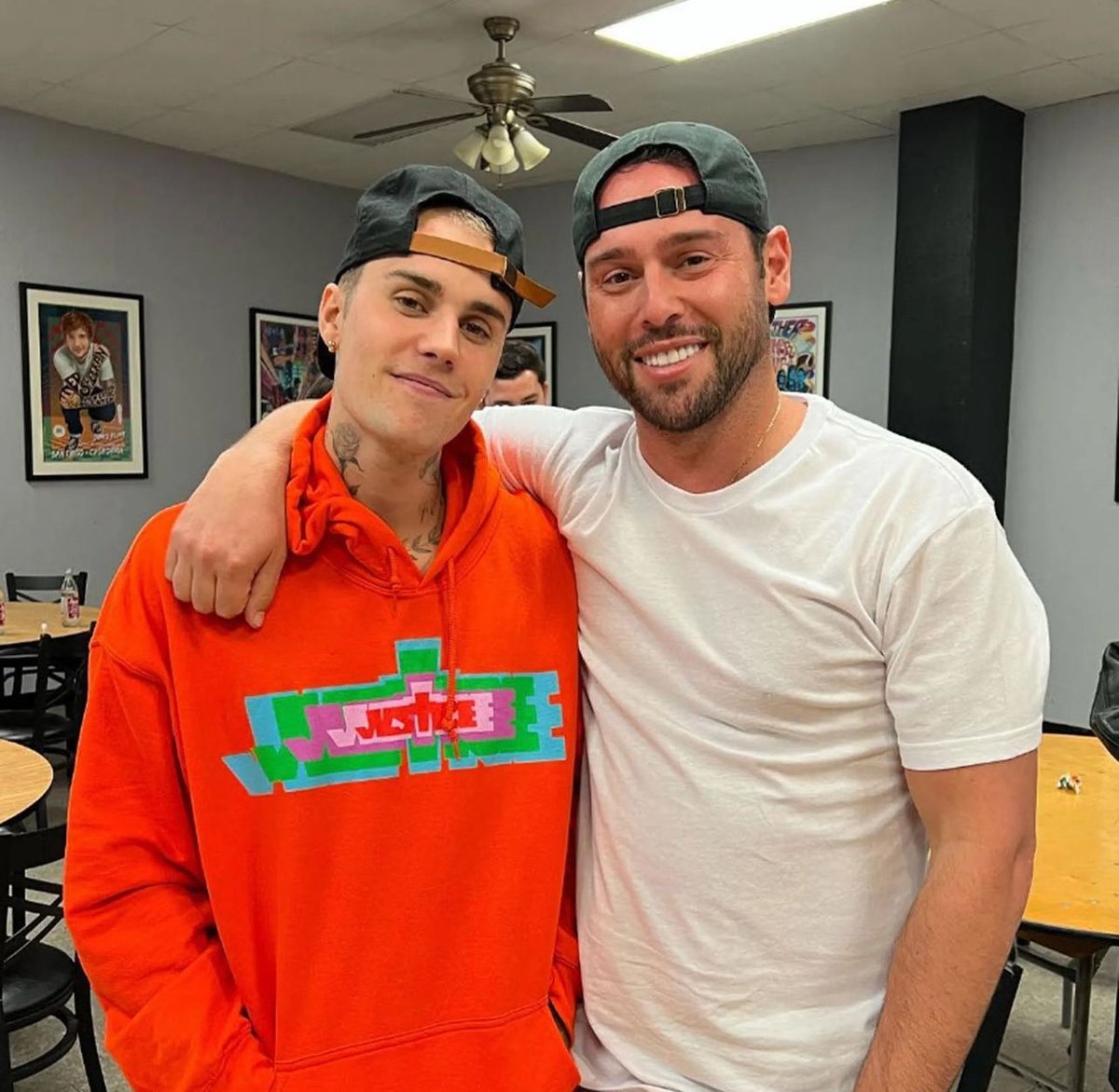 CLTracker's tweet image. According to the DailyMail Justin has ended his long time business relationship with Scooter Braun