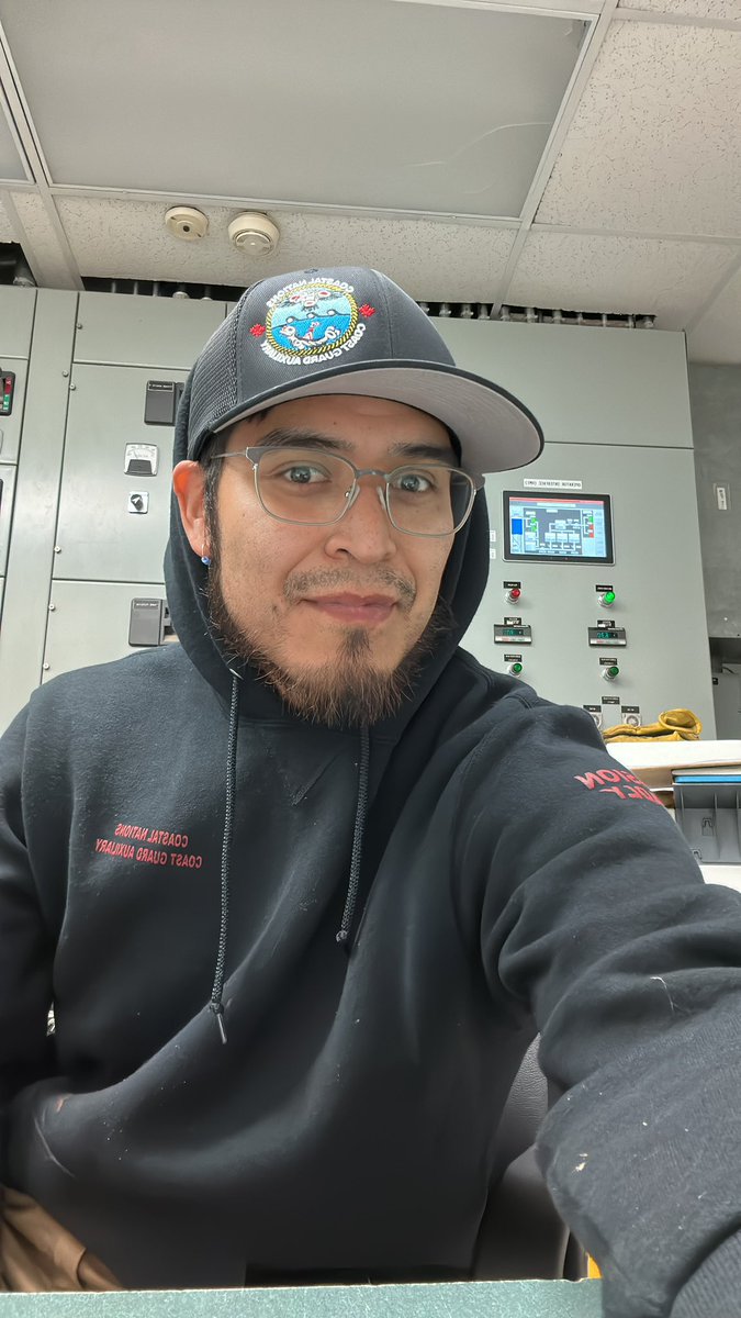 paperwork and music for this Monday #Monday #MondayBlessings #selfie #happy #smiles #native #work #volunteer #searchandrescue #cnsar #snapback #workvibes #staytrue #4eyes #fyp #follow #JambooraSongOutNow